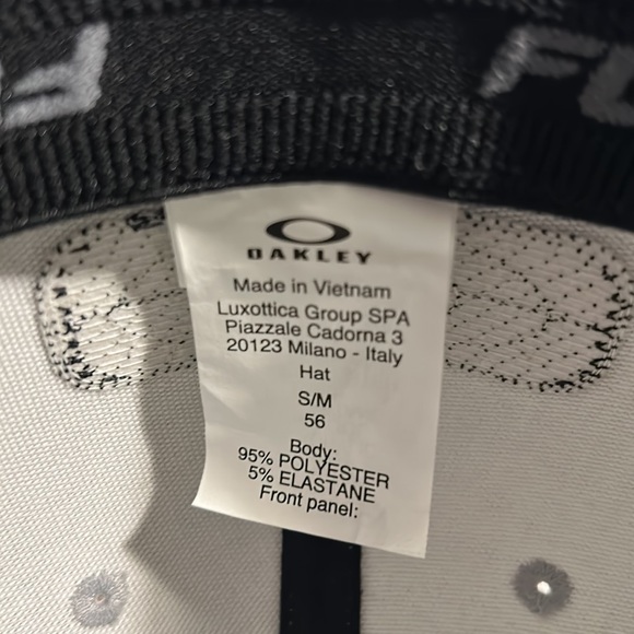 Oakley Indy Hologram Patch Trucker Stretch-Fitted Hat - Picture 5 of 7